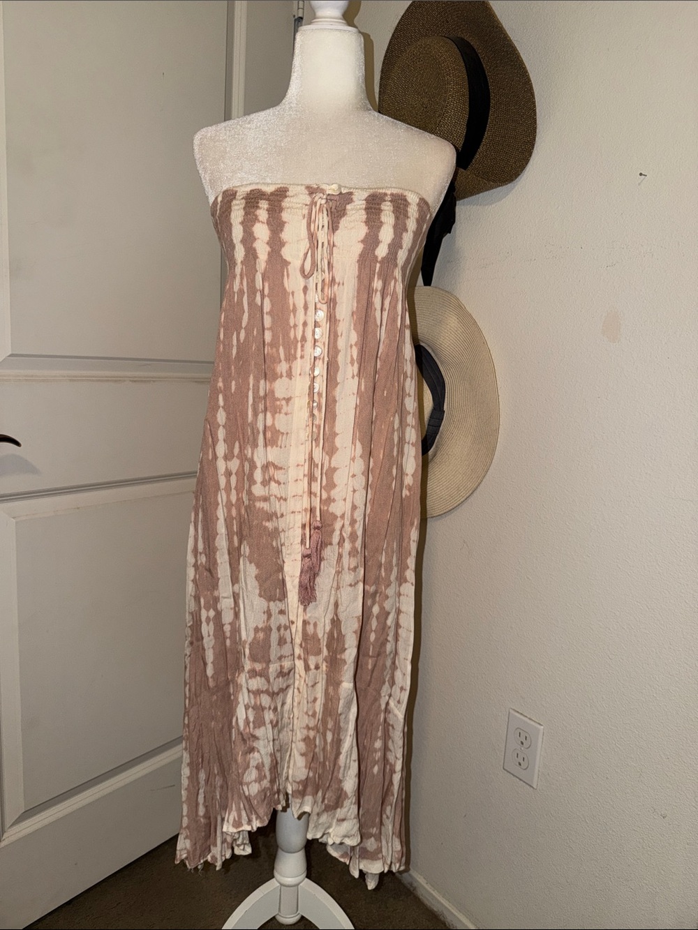 Preowned Raviya Strapless Tie-Dye Midi Dress in Blush and Cream Bikini Coverup